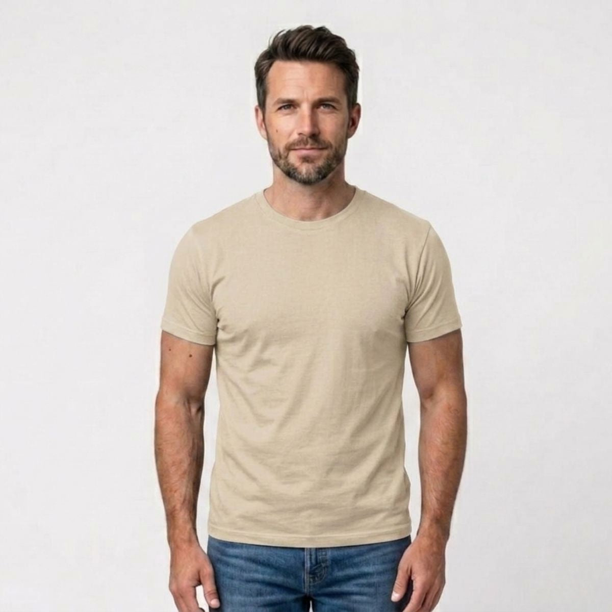 Sand - Front - Zeitloses T-Shirt mit modernem Schnitt und weicher Baumwollqualität.