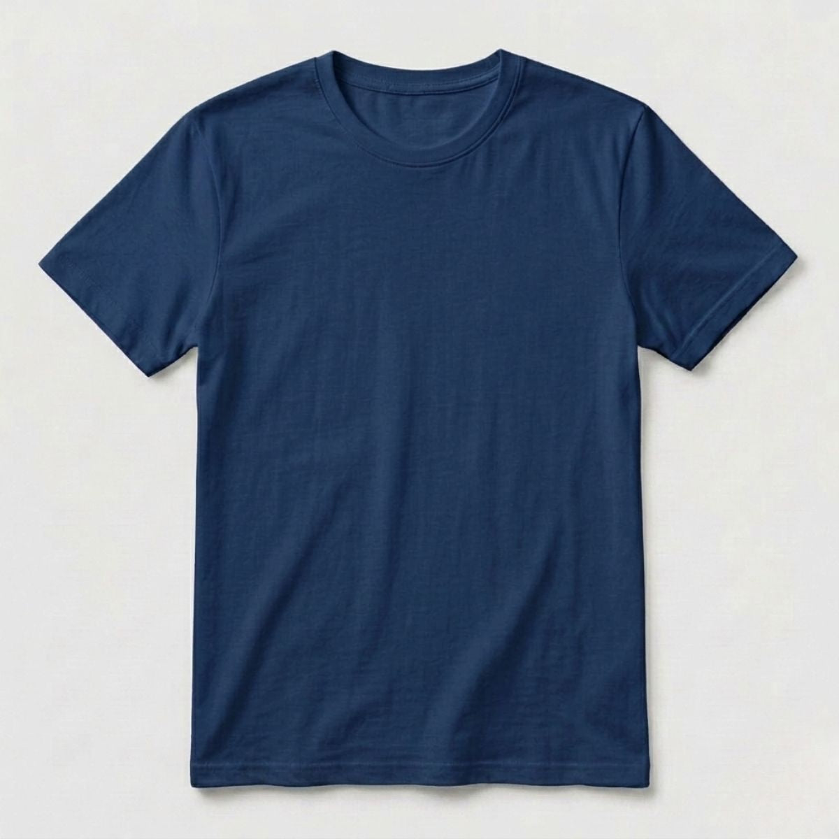 Navy - Front - Zeitloses T-Shirt mit modernem Schnitt und weicher Baumwollqualität.
